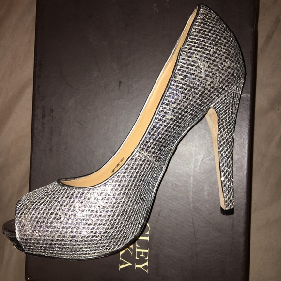 Badgley Mischka Humbie II Smoke Glitter Heels - Picture 1 of 5